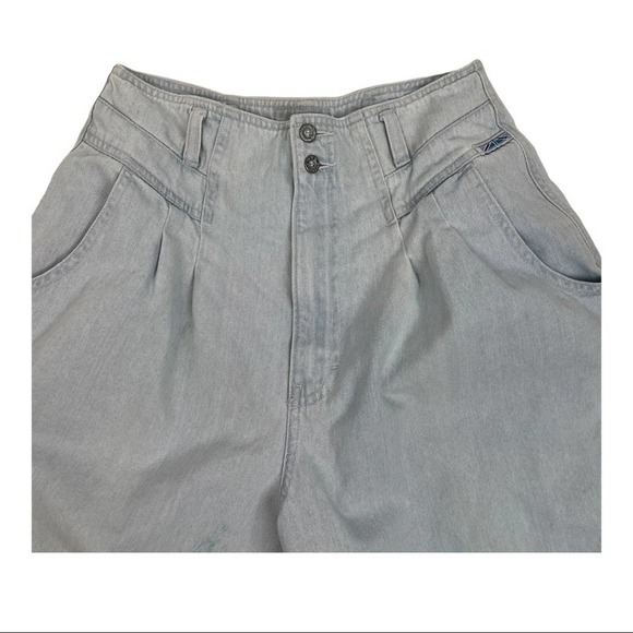 Vintage high rise pleated front denim shorts - Picture 3 of 9